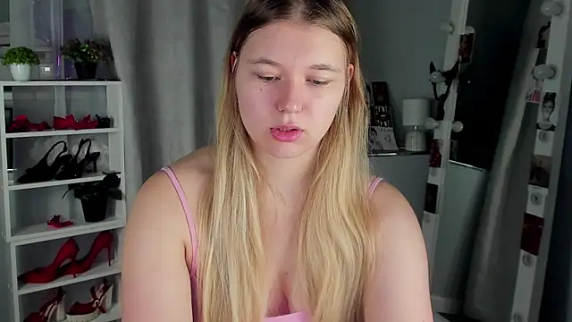 Rebecca Kelly online show from October 22, 2025, 2:00 am