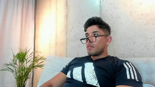 Snapshot of Alan_greek_1 chatting on February 22, 2025, 2:39 am Alan greek 1 online show from February 22, 2025, 2:39 am