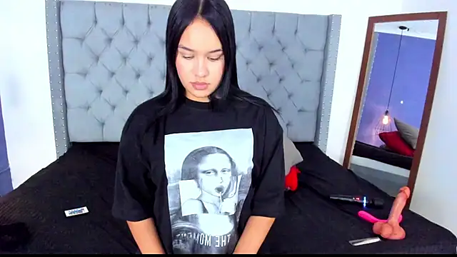 Snapshot of ShanellBlack chatting on February 13, 2025, 5:33 pm ShanellBlack online show from February 13, 2025, 5:33 pm