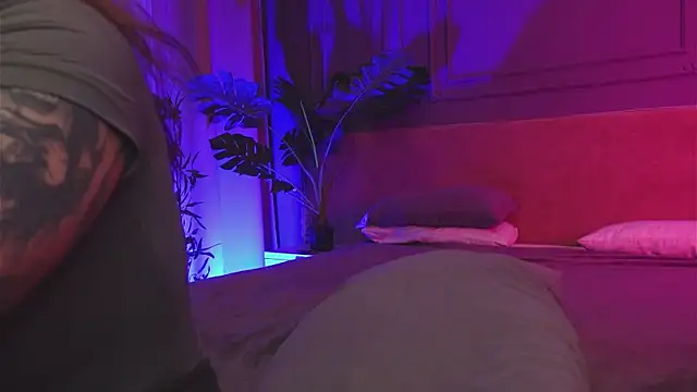 Liv Fay online show from November 7, 2025, 1:48 pm