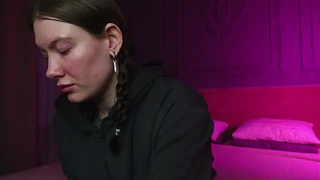 Liv Fay online show from November 29, 2025, 1:22 pm