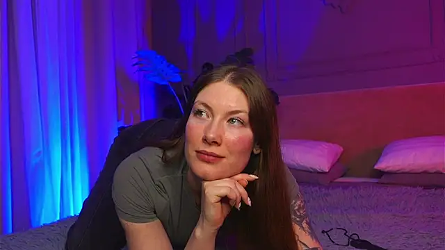 Liv Fay online show from October 2, 2025, 4:21 pm