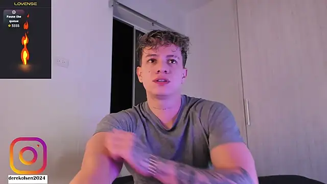 Snapshot of DerekOlsen chatting on October 15, 2025, 2:32 am DerekOlsen online show from October 15, 2025, 2:32 am