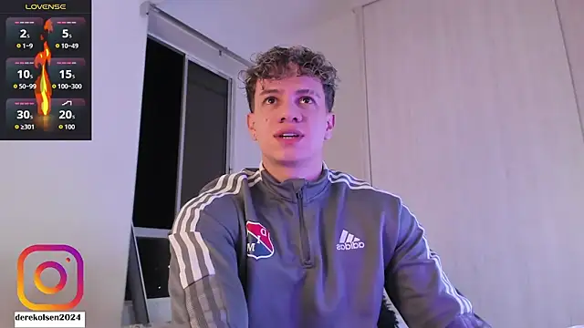 Snapshot of DerekOlsen chatting on October 23, 2025, 2:43 am DerekOlsen online show from October 23, 2025, 2:43 am