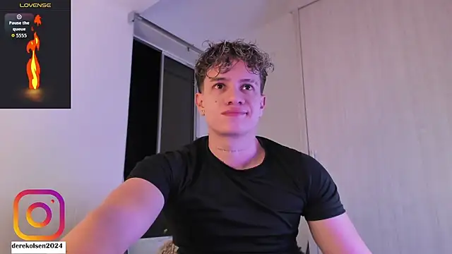 Snapshot of DerekOlsen chatting on October 22, 2025, 2:44 am DerekOlsen online show from October 22, 2025, 2:44 am