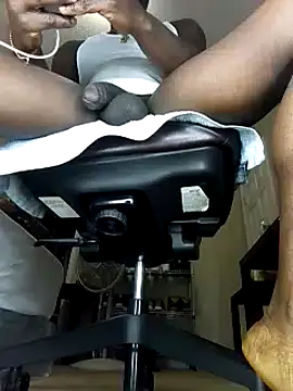 Hugedick0071 online show from February 19, 2025, 2:22 pm