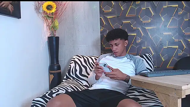 dominic smith  online show from September 22, 2025, 11:00 pm