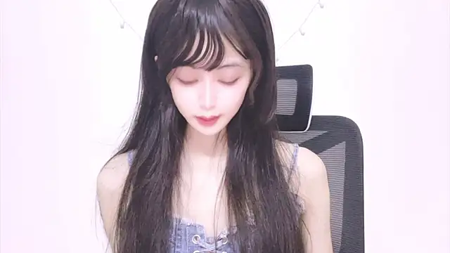 Snapshot of ---MIA--- chatting on September 21, 2025, 2:22 pm ---MIA--- online show from September 21, 2025, 2:22 pm