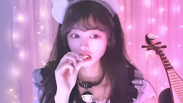 Snapshot of ---MIA--- chatting on October 19, 2025, 2:09 pm ---MIA--- online show from October 19, 2025, 2:09 pm