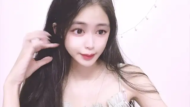 Snapshot of ---MIA--- chatting on September 29, 2025, 2:34 pm ---MIA--- online show from September 29, 2025, 2:34 pm