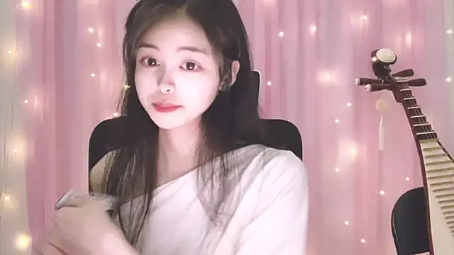 Snapshot of ---MIA--- chatting on November 1, 2025, 2:44 pm ---MIA--- online show from November 1, 2025, 2:44 pm