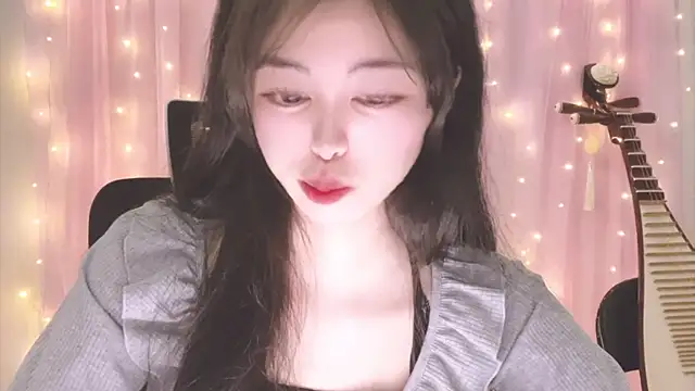 Snapshot of ---MIA--- chatting on October 24, 2025, 1:32 pm ---MIA--- online show from October 24, 2025, 1:32 pm