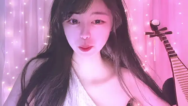 Snapshot of ---MIA--- chatting on October 18, 2025, 2:08 pm ---MIA--- online show from October 18, 2025, 2:08 pm