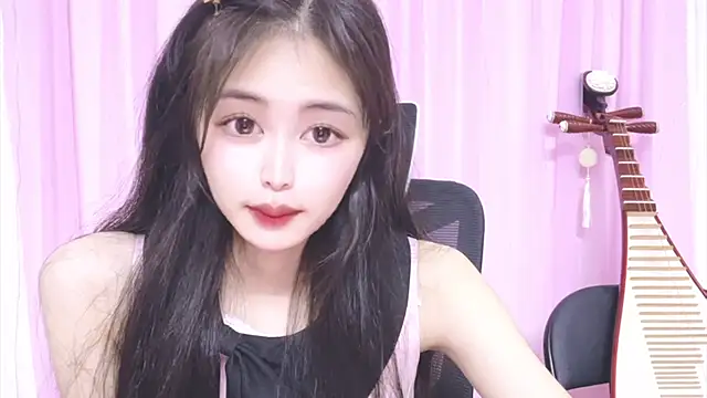 Snapshot of ---MIA--- chatting on October 27, 2025, 2:07 pm ---MIA--- online show from October 27, 2025, 2:07 pm