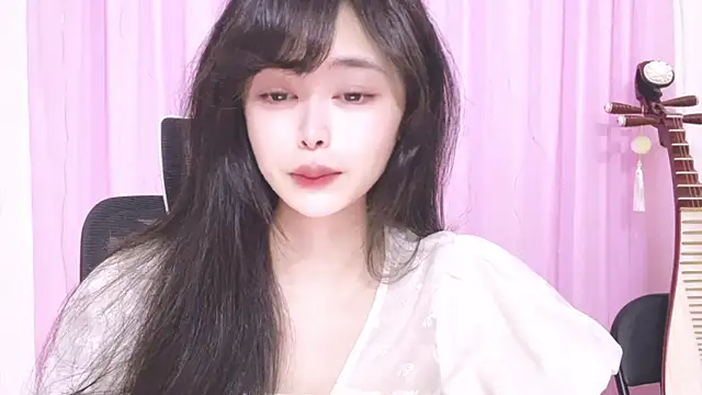 Snapshot of ---MIA--- chatting on October 16, 2025, 2:03 pm ---MIA--- online show from October 16, 2025, 2:03 pm