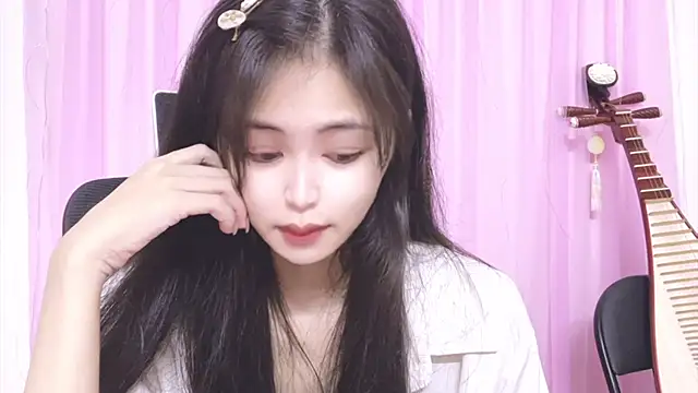 Snapshot of ---MIA--- chatting on October 23, 2025, 2:05 pm ---MIA--- online show from October 23, 2025, 2:05 pm