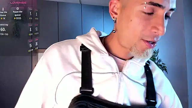 Snapshot of DrakeNeumann chatting on September 22, 2025, 3:45 am DrakeNeumann online show from September 22, 2025, 3:45 am