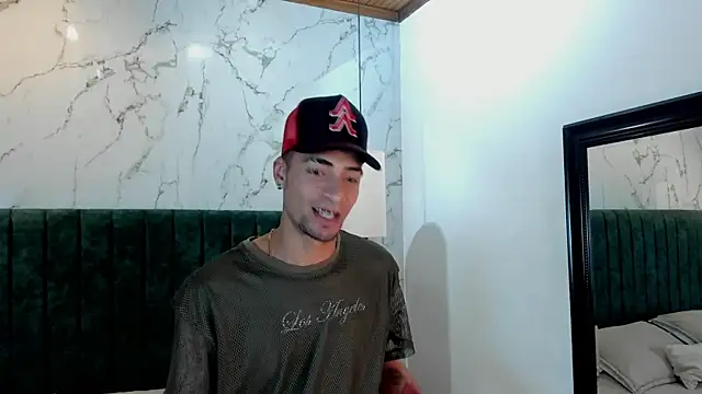 Snapshot of DrakeNeumann chatting on March 17, 2025, 2:30 am DrakeNeumann online show from March 17, 2025, 2:30 am