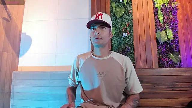 DrakeNeumann online show from April 14, 2026, 3:33 am