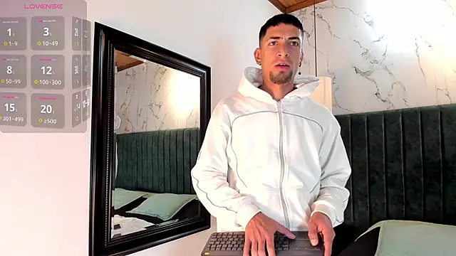 Snapshot of DrakeNeumann chatting on September 10, 2025, 4:00 am DrakeNeumann online show from September 10, 2025, 4:00 am