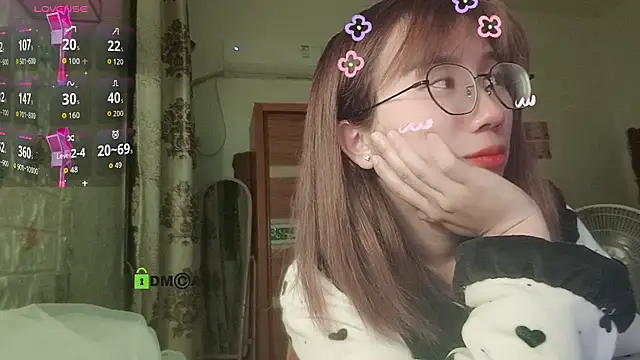 Lili 666 online show from February 4, 2026, 8:37 pm