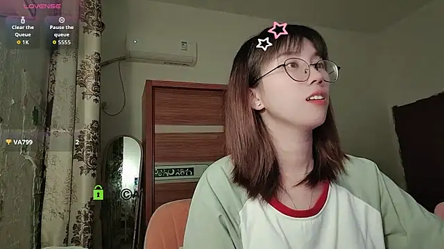 Snapshot of Lili_666 chatting on October 3, 2025, 6:20 pm Lili 666 online show from October 3, 2025, 6:20 pm