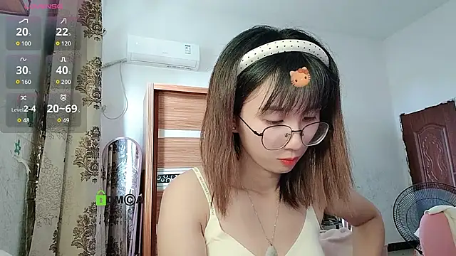 Snapshot of Lili_666 chatting on October 10, 2025, 1:50 am Lili 666 online show from October 10, 2025, 1:50 am