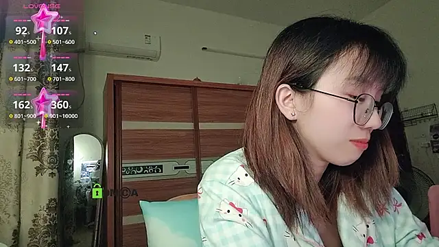 Snapshot of Lili_666 chatting on October 25, 2025, 5:13 pm Lili 666 online show from October 25, 2025, 5:13 pm