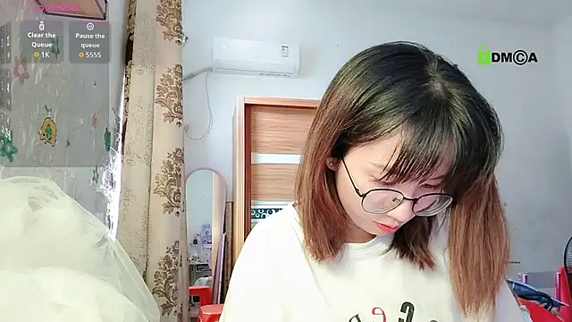 Snapshot of Lili_666 chatting on September 19, 2025, 5:33 am Lili 666 online show from September 19, 2025, 5:33 am