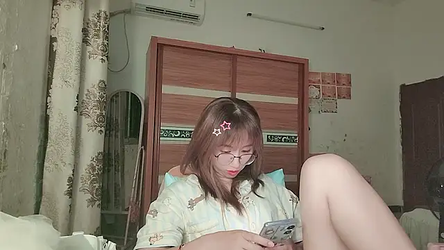Snapshot of Lili_666 chatting on July 12, 2026, 5:03 pm Lili 666 online show from July 12, 2026, 5:03 pm