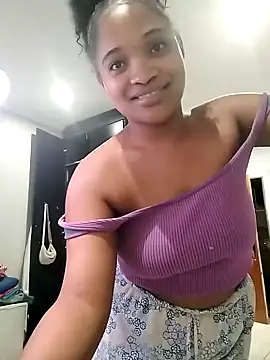 Snapshot of CREAMYCUPCAKExxx chatting on January 17, 2025, 9:39 pm CREAMYCUPCAKExxx online show from January 17, 2025, 9:39 pm