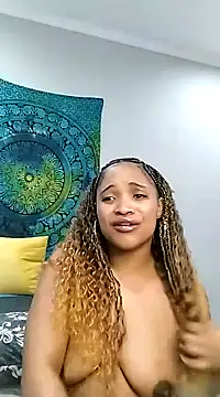 Snapshot of CREAMYCUPCAKExxx chatting on January 26, 2025, 2:35 am CREAMYCUPCAKExxx online show from January 26, 2025, 2:35 am