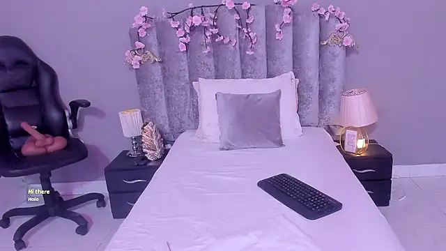 Chleo   online show from February 18, 2026, 1:07 pm