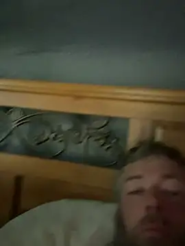 Tyler98425 online show from June 1, 2026, 1:22 pm