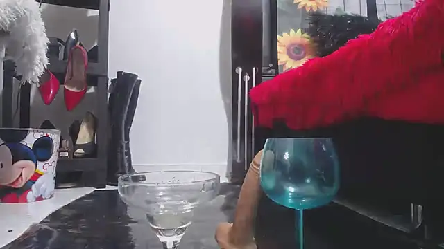 marilyn jon3s online show from February 11, 2026, 1:33 pm