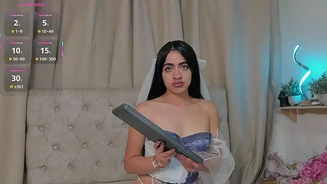 Snapshot of KasiaNoir_ chatting on October 28, 2025, 12:37 pm KasiaNoir  online show from October 28, 2025, 12:37 pm