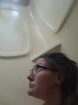 Snapshot of ILUV2TUCHMYKITTY chatting on November 3, 2025, 10:57 pm ILUV2TUCHMYKITTY online show from November 3, 2025, 10:57 pm