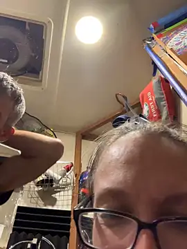 ILUV2TUCHMYKITTY online show from December 5, 2025, 3:27 am