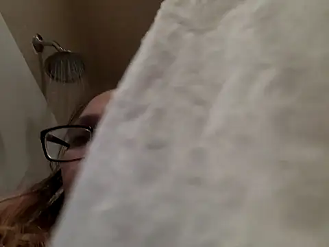 Snapshot of ILUV2TUCHMYKITTY chatting on October 21, 2025, 7:35 pm ILUV2TUCHMYKITTY online show from October 21, 2025, 7:35 pm