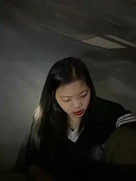 chaomay796xo online show from February 13, 2025, 3:03 pm