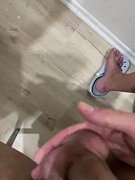 Snapshot of Ssenkronizze chatting on November 8, 2025, 2:20 pm Ssenkronizze online show from November 8, 2025, 2:20 pm