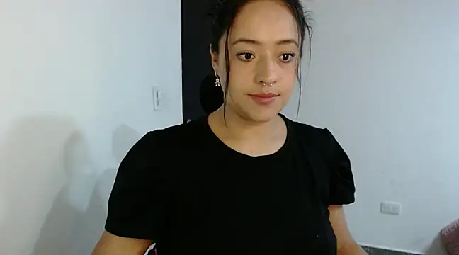 jjulietha95 online show from January 22, 2025, 9:13 am