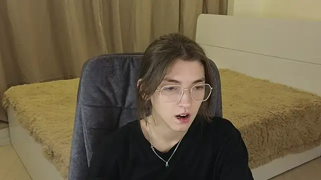 EmmaCherry7 online show from December 10, 2024, 3:12 pm