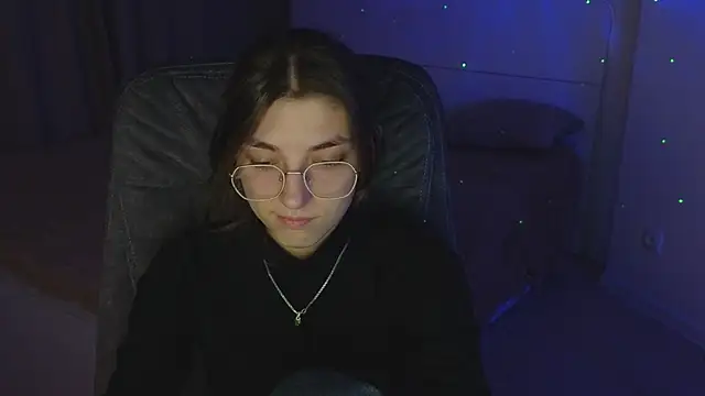 EmmaCherry7 online show from March 5, 2025, 4:57 pm