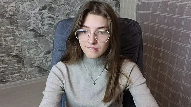 EmmaCherry7 online show from December 2, 2024, 4:26 pm