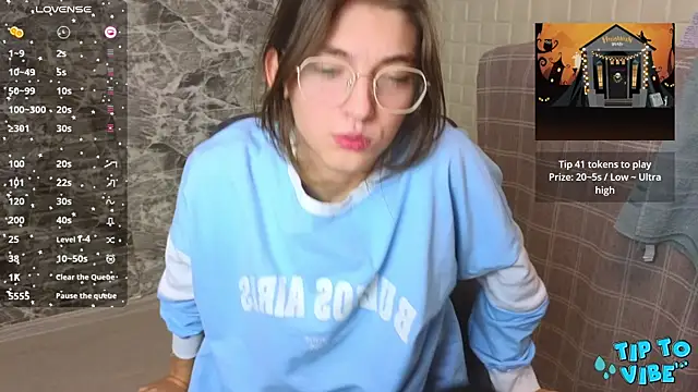 EmmaCherry7 online show from December 1, 2024, 4:34 pm