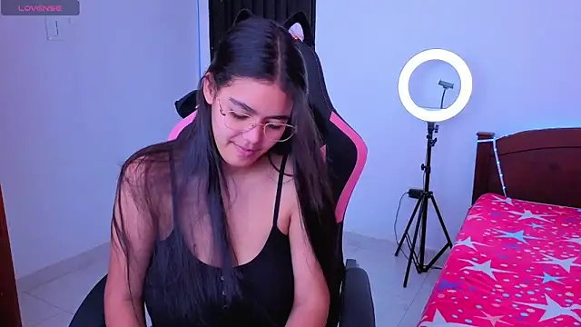 Victoriacarmo online show from September 25, 2025, 4:24 pm