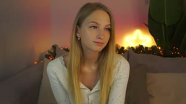 Snapshot of MickeyMyers chatting on January 14, 2025, 11:31 am MickeyMyers online show from January 14, 2025, 11:31 am
