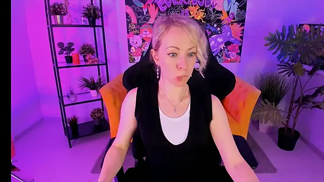 LylithSkye online show from January 22, 2025, 10:50 am