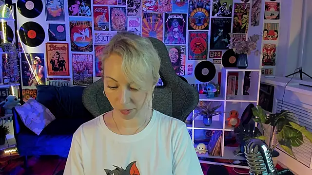 LylithSkye online show from January 16, 2025, 10:32 am